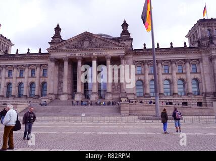 Ein Blick auf die Vorderseite des Reichstages Deutschen Reichstag, Tiergarten, Berlin, Deutschland Stockfoto