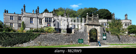 Sommer Blick der Tissington Hall, Tissington Dorf, Nationalpark Peak District, Derbyshire, England, Großbritannien Stockfoto