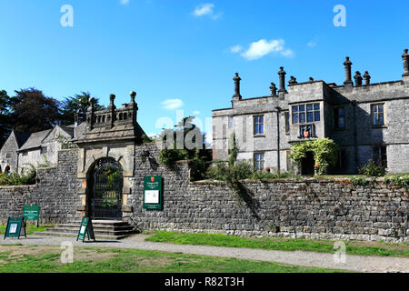 Sommer Blick der Tissington Hall, Tissington Dorf, Nationalpark Peak District, Derbyshire, England, Großbritannien Stockfoto