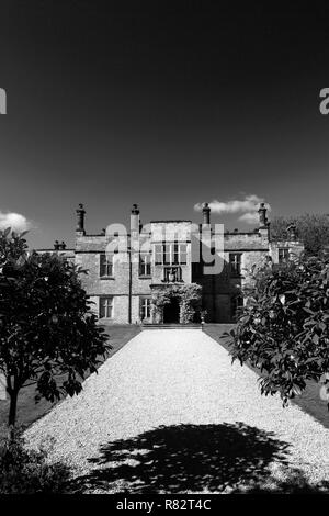 Sommer Blick der Tissington Hall, Tissington Dorf, Nationalpark Peak District, Derbyshire, England, Großbritannien Stockfoto