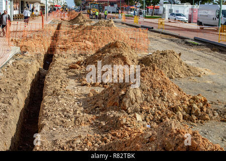 Olhao, Portugal . Umfangreiche Straßensanierungsarbeiten im Gange in Oolhao., Stockfoto