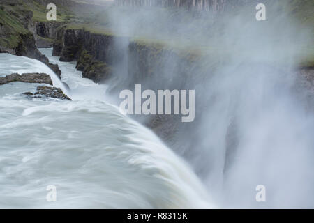 Gullfoss Wasserfall, Absturz in die Schlucht des Flusses Hvítá Stockfoto