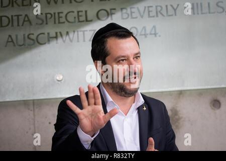 Jerusalem, Israel. 12 Dez, 2018. Italienische Innenminister Matteo Salvini Besuche der Gedenkstätte Yad Vashem Museum in Jerusalem am Dez. 12, 2018. Credit: Jini/Xinhua/Alamy leben Nachrichten Stockfoto