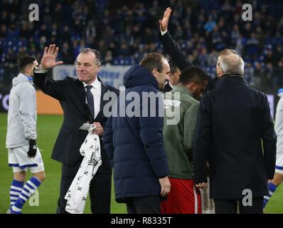 Firo Fußball, 11.12.2018 Champions League FC Schalke 04 - Lokomotive Moskau 1:0, Benedikt Howedes, Clemens Tonnies Genehmigung | Verwendung weltweit Stockfoto