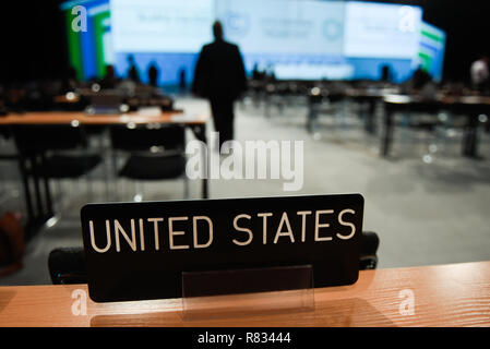 Katowice, Polen. 12 Dez, 2018. Vereinigten Staaten von Amerika sitzen vor dem zweiten Teil der Hochrangigen Segment des COP 24 UN-Konferenz zum Klimawandel 2018 gesehen. Credit: Omar Marques/SOPA Images/ZUMA Draht/Alamy leben Nachrichten Stockfoto