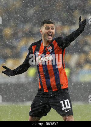 Kiew, Ukraine. 13 Dez, 2018. JÃºnior Moraes von Bergmann reagiert während der UEFA Champions League Gruppe F Fußballspiel zwischen Shakhtar Donetsk und Lyon an der NSK Olimpiyskyi in Kiew, Ukraine, 12. Dezember 2018. Credit: anatolii Stepanov/ZUMA Draht/Alamy leben Nachrichten Stockfoto