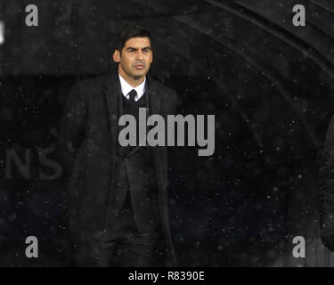 Kiew, Ukraine. 12 Dez, 2018. Shakhtar Trainer Paulo Fonseca vor dem UEFA Champions League Gruppe F Fußballspiel zwischen Shakhtar Donetsk und Lyon an der NSK Olimpiyskyi in Kiew, Ukraine, 12. Dezember 2018. Credit: anatolii Stepanov/ZUMA Draht/Alamy leben Nachrichten Stockfoto