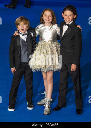 London, Großbritannien. 12 Dez, 2018. (L - R) Joel Dawson, Pixie Davies und Nathanael Saleh besucht die Europäische Premiere von 'Mary Poppins gibt 'in der Royal Albert Hall am 12. Dezember 2018 in London, England Credit: Gary Mitchell/SOPA Images/ZUMA Draht/Alamy leben Nachrichten Stockfoto