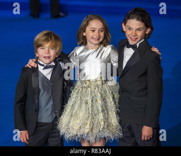 London, Großbritannien. 12 Dez, 2018. (L - R) Joel Dawson, Pixie Davies und Nathanael Saleh besucht die Europäische Premiere von 'Mary Poppins gibt 'in der Royal Albert Hall am 12. Dezember 2018 in London, England Credit: Gary Mitchell/SOPA Images/ZUMA Draht/Alamy leben Nachrichten Stockfoto