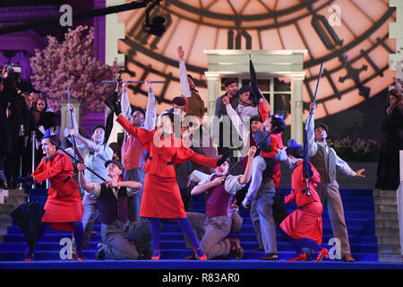 London, Großbritannien. Dezember 12, 2018: Darsteller auf der BRITISCHEN Premiere von 'Mary Poppins gibt 'in der Royal Albert Hall, London. Bild: Steve Vas/Featureflash Credit: Paul Smith/Alamy leben Nachrichten Stockfoto