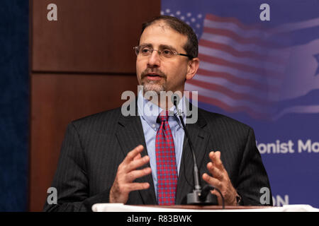 Washington DC, USA. 12. Dezember 2018. Daniel Shapiro (Dan Shapiro), ehemaliger Botschafter der Vereinigten Staaten in Israel, an der Amerikanischen zionistischen Bewegung/AZM Washington Forum: Erneuerung der Überparteilichen Engagement mit Israel und den Zionismus in der Capitol Visitor Center in Washington, DC am 12. Dezember 2018. Quelle: Michael Brochstein/Alamy leben Nachrichten Stockfoto