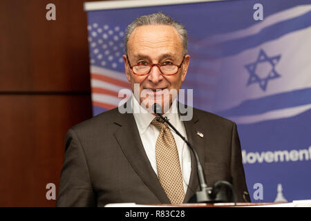 Washington DC, USA. 12. Dezember 2018. US-Senator Chuck Schumer (Charles Schumer (D-NY) an der Amerikanischen zionistischen Bewegung/AZM Washington Forum: Erneuerung der Überparteilichen Engagement mit Israel und den Zionismus in der Capitol Visitor Center in Washington, DC am 12. Dezember 2018. Quelle: Michael Brochstein/Alamy leben Nachrichten Stockfoto