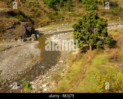 Panar, der Bach Jim Corbett überquerte im Jahre 1910 mit solchen Schwierigkeiten, weil er in der Flut aufgrund der schweren Regen war, Kumaon Hügel, Uttarakhand, Indien Stockfoto