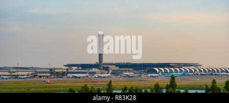 BANGKOK, THAILAND - 30.November 2018: Suvarnabhumi Airport, dem Flughafen ist einer der beiden internationalen Flughäfen in Thailand Stockfoto