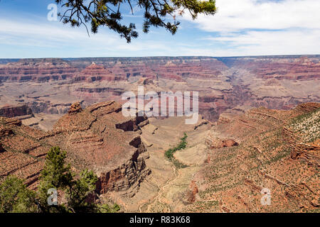 South Rim Grand Canyon geschnitzt von den Colorado River in Arizona, mehrschichtige hat Bands von Red Rock enthüllt Millionen Jahre der Erdgeschichte. Viewp Stockfoto