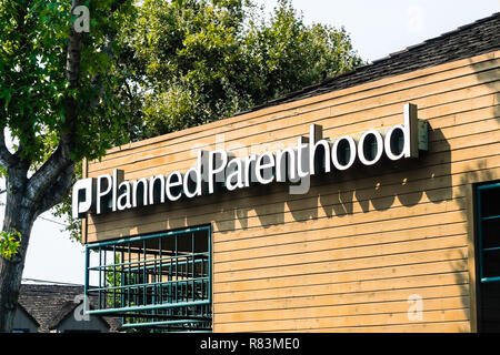 August 7, 2018 Mountain View/CA/USA - Geplante Elternschaft Logo auf eines ihrer Zentren in South San Francisco Bay Area. Stockfoto