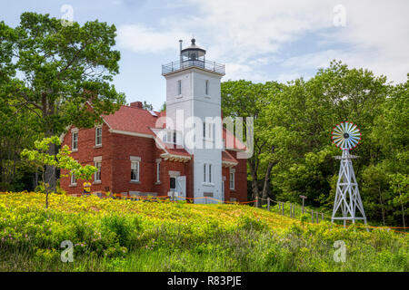 ROGERS CITY, MI, 3. Juli 2013: Die 40 Mile Point Leuchtturm wurde 1896 am Lake Huron erbaut und ist heute ein Museum. Stockfoto