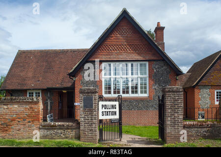 Der Kunst und Handwerk Village Hall an Remenham, Berkshire in Verwendung als Wahllokal Stockfoto