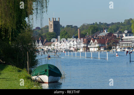 Nach Süden mit Blick über die Themse in der Nähe von Henley-on-Thames, Oxfordshire Stockfoto