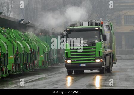 Mailand (Italien), Tankstelle für die Flotte der Müllabfuhr Methan Gas angetrieben von Amsa (Mailand Unternehmen für Umweltdienstleistungen) Stockfoto