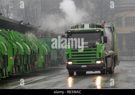 Mailand (Italien), Tankstelle für die Flotte der Müllabfuhr Methan Gas angetrieben von Amsa (Mailand Unternehmen für Umweltdienstleistungen) Stockfoto