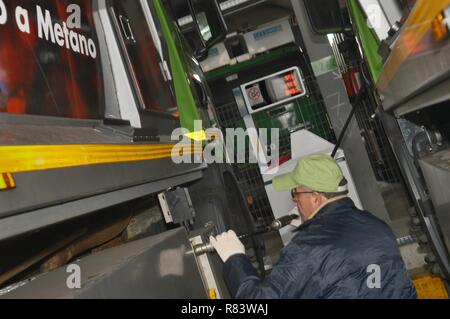 Mailand (Italien), Tankstelle für die Flotte der Müllabfuhr Methan Gas angetrieben von Amsa (Mailand Unternehmen für Umweltdienstleistungen) Stockfoto