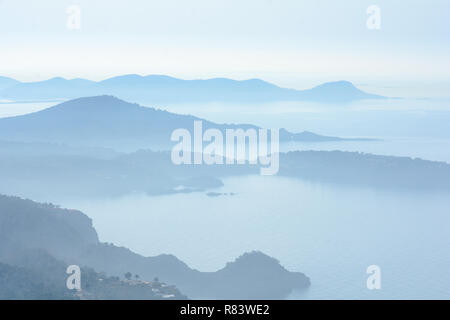 Dawn whit Nebel in Sant Josep de sa Talaia, Ibiza, Balearen, Spanien. Stockfoto