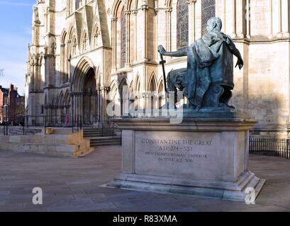 Statue von Konstantin der Große in York. Stockfoto