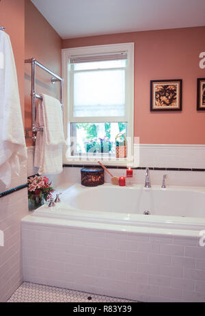 Badezimmer Innenraum im Landmark Inn Bed & Breakfast, Cooperstown, New York, USA, USA Stockfoto