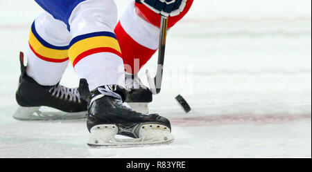 Eishockey Spieler auf dem Eis Stockfoto