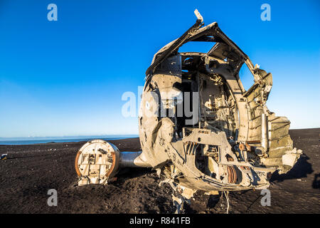 Die berühmten Flugzeug Wrack DC-3 nach Sonnenaufgang in Island Stockfoto