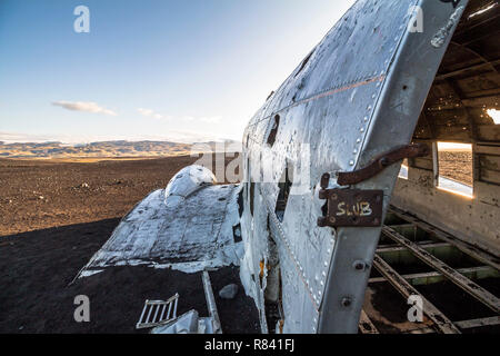 Die berühmten Flugzeug Wrack DC-3 nach Sonnenaufgang in Island Stockfoto