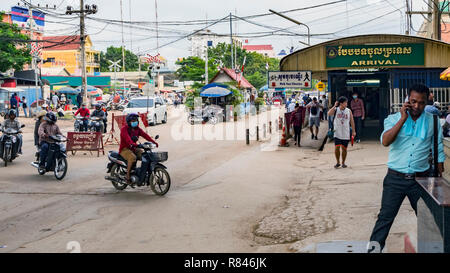 POIPET, Kambodscha - November 24, 2017: Die Grenze zwischen Thailand und Kambodscha. Thailand Kambodscha Grenze bei Reisen auf dem Landweg zwischen Ban Stockfoto