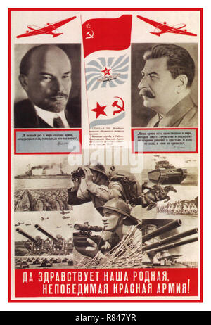 Vintage Sowjetunion UDSSR Russische WW2 Propaganda Poster. "Lang lebe unser geliebter und unbesiegbare Rote Armee!" Plakat produziert 1939 zu Beginn des Zweiten Weltkrieges mit Lenin und Stalin als Führer in das Gesicht der Aggression Bilder Soldaten, Kavallerie, Panzer, Schiffe und Flugzeuge, wachsam und bereit, wie Europa rüstet sich für den 2. Weltkrieg mutig Stockfoto