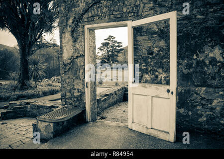 Irland, Connemara, Grafschaft Galway. Kylemore Schloss. Victorian walled garden am Kylemore Abbey Stockfoto