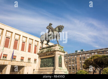 Reiterstandbild von Vittorio Emanuele II von Augusto Rivalta auf dem Platz der Stadt Livorno, Toskana, Italien Stockfoto