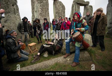 Frühjahrs-tagundnachtgleiche ist in Stonehenge, Wiltshire 20/03/2016 gefeiert. Stockfoto