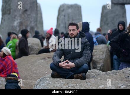 Frühjahrs-tagundnachtgleiche ist in Stonehenge, Wiltshire 20/03/2016 gefeiert. Stockfoto