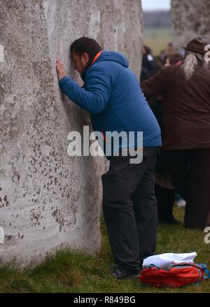 Frühjahrs-tagundnachtgleiche ist in Stonehenge, Wiltshire 20/03/2016 gefeiert. Stockfoto