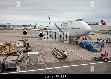 New York, USA - 27. Juni 2018: El Al Israel Airlines Boeing 747 am Flughafen John F. Kennedy. Stockfoto