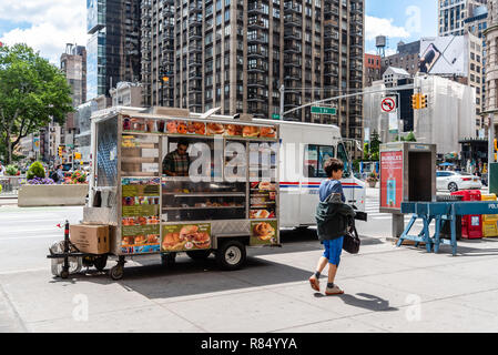 New York City, USA - 25. Juni 2018: Essen Fahrzeug im Madison Square in Manhattan. Stockfoto