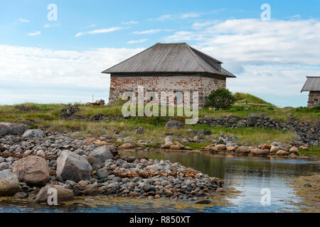 Stein Kammern in St. Andrew's Wüste auf Bolschoj Zayatsky Insel. Solovetsky Inselgruppe, Weißes Meer, Russland Stockfoto