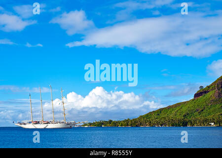 Star Clipper Land auf der Insel Moorea, Französisch Polynesien. Stockfoto