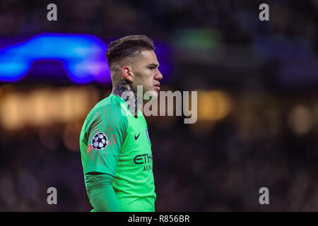 12. Dezember 2018, das Etihad Stadium, Manchester, England; UEFA Champions League, Manchester City v TSG 1899 Hoffenheim; Ederson (31) von Manchester City Credit: Mark Cosgrove/News Bilder Stockfoto