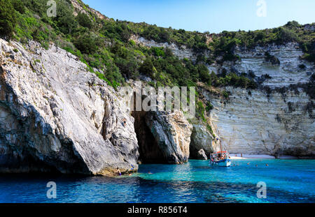 Boot von West Coast Höhlen, Paxos, Griechenland günstig Stockfoto