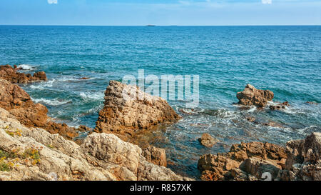 Schießen von der Küste zwischen den Städten von Juan-les-Pins und Antibes in Frankreich Stockfoto