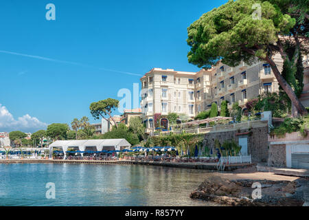Cannes, Frankreich, 15. September 2018: Das luxuriöse Hotel Belle Thonon-les-Bains im Badeort Juan-les-Pins Stockfoto