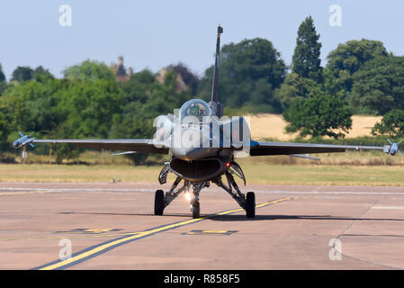 Polish Air Force Lockheed Martin F-16 Fighting Falcon Jet Jagdflugzeug der Royal International Air Tattoo, RIAT, RAF Fairford Airshow. Rollen Stockfoto