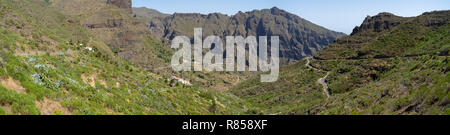 Panoramablick auf den Berg Macizo de Teno Gebirge, Masca Schlucht und Berg Straße zum Dorf Maska. Teneriffa. Kanarischen Inseln. Spanien. Blick von der Stockfoto