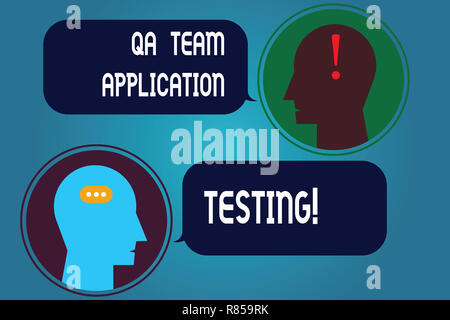 Schreiben Hinweis mit dem QA-Team Anwendungstests. Business Foto präsentiert die Frage und die Antworten, Software Test Messenger Zimmer mit Chat Köpfe S Stockfoto
